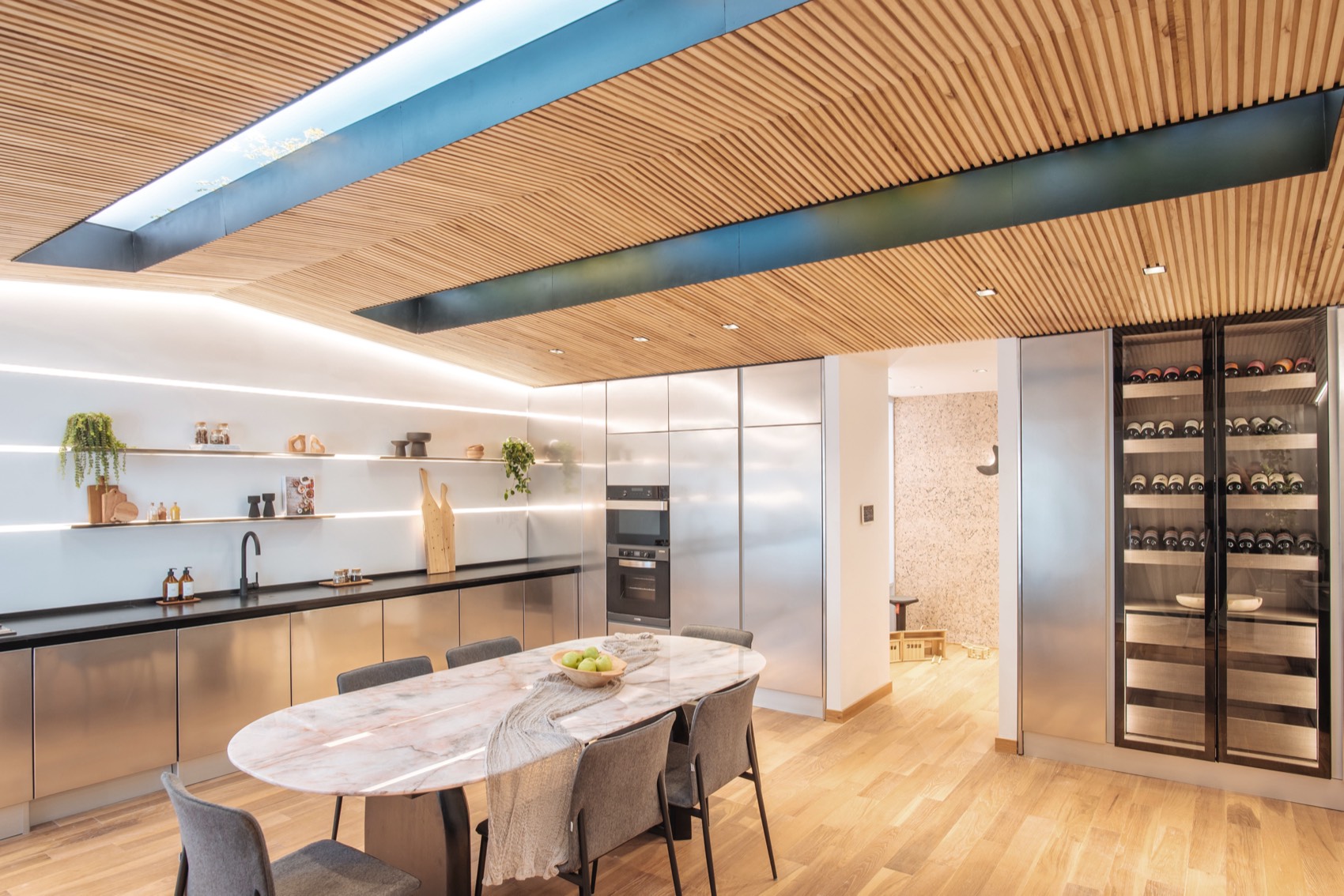 Casa FOA 2021 · Distrito Elcano — Cocina, comedor y home office