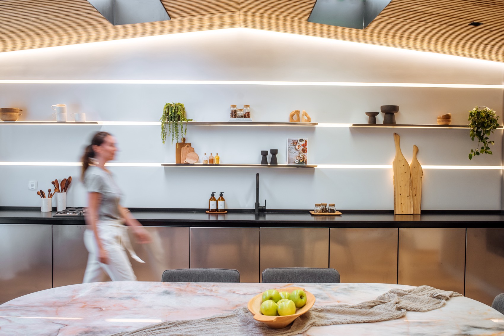 Casa FOA 2021 · Distrito Elcano — Cocina, comedor y home office