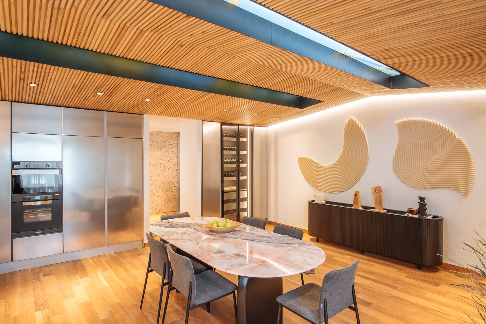 Casa FOA 2021 · Distrito Elcano — Cocina, comedor y home office